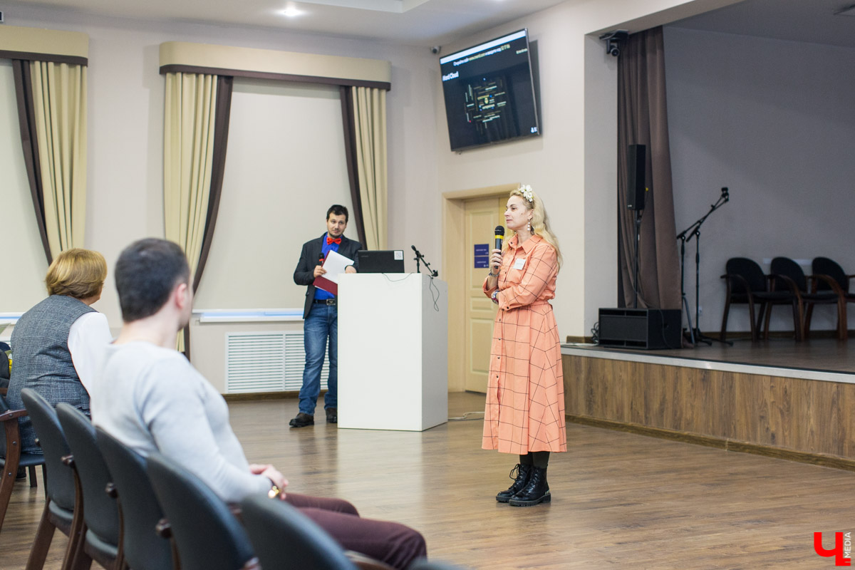 Популярные блогеры научили владимирских школьников естественности, сетевому этикету и созданию качественного контента. И все это проходило в новой региональной школе блогеров и ньюсмейкеров во Владимире