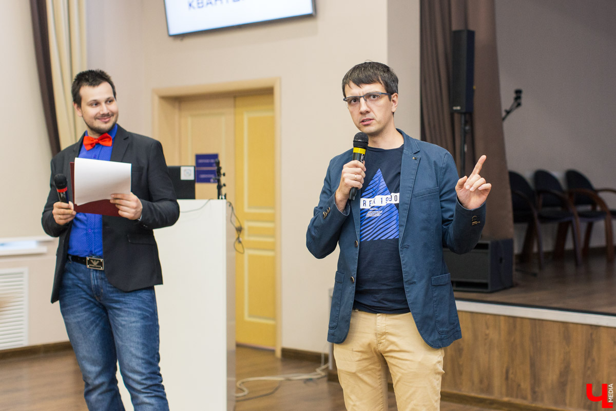 Популярные блогеры научили владимирских школьников естественности, сетевому этикету и созданию качественного контента. И все это проходило в новой региональной школе блогеров и ньюсмейкеров во Владимире