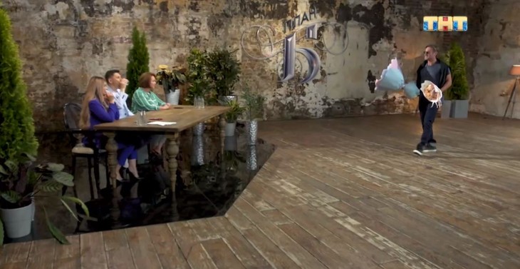 В эфире очередной серии «Плана Б». Ольга Бузова пожаловалась на то, что предавший ее когда-то суздальский сыровар Денис Лебедев заявился на кастинг шоу с букетом в руках, чтобы опять набиться ей в женихи