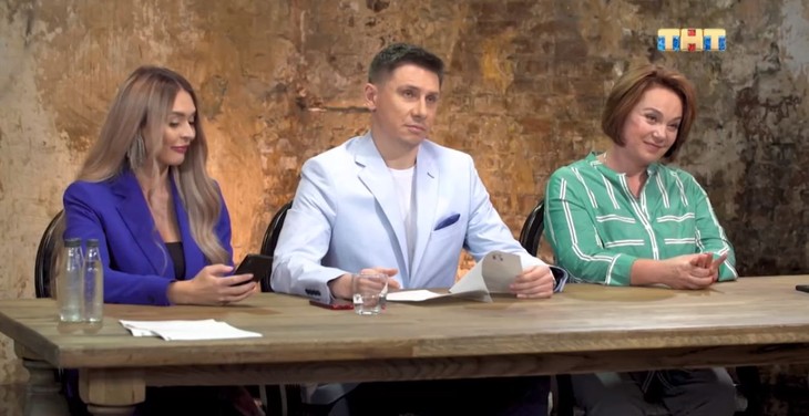 В эфире очередной серии «Плана Б». Ольга Бузова пожаловалась на то, что предавший ее когда-то суздальский сыровар Денис Лебедев заявился на кастинг шоу с букетом в руках, чтобы опять набиться ей в женихи