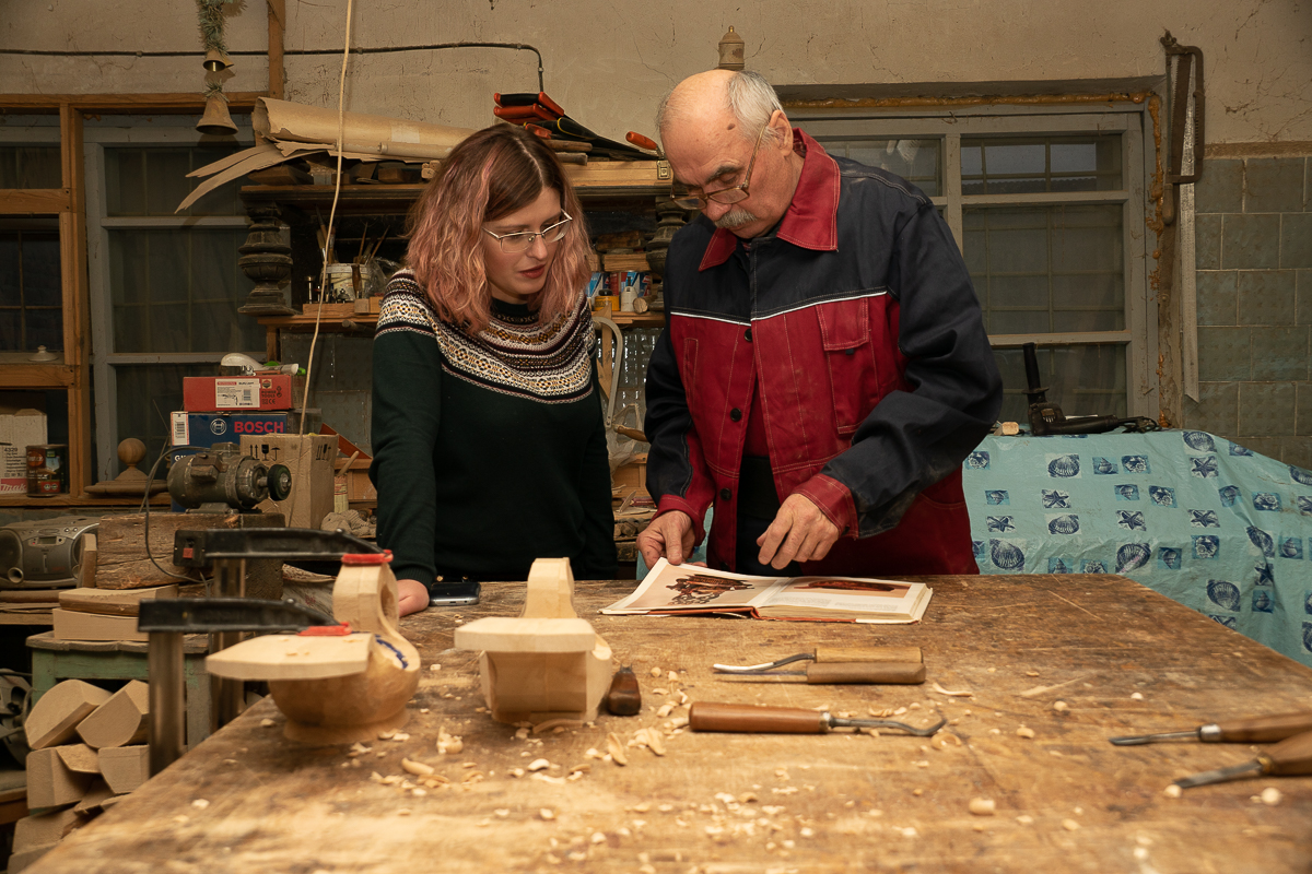 Владимир Бойков - художник по дереву. Он создает удивительной красоты посуду. Мы побывали у мастера в гостях и расспросили о древнем ремесле