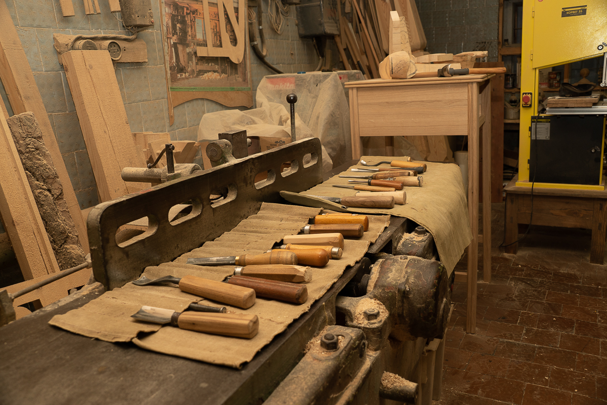 Владимир Бойков - художник по дереву. Он создает удивительной красоты посуду. Мы побывали у мастера в гостях и расспросили о древнем ремесле