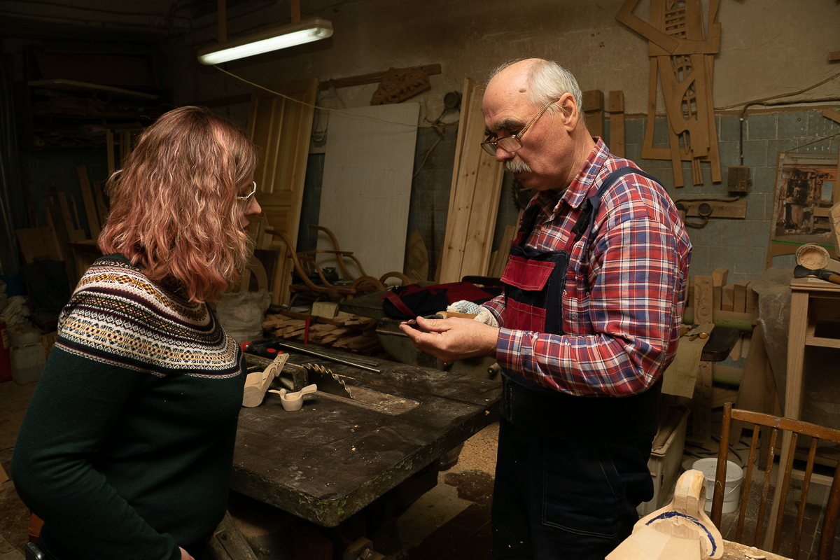 Владимир Бойков - художник по дереву. Он создает удивительной красоты посуду. Мы побывали у мастера в гостях и расспросили о древнем ремесле