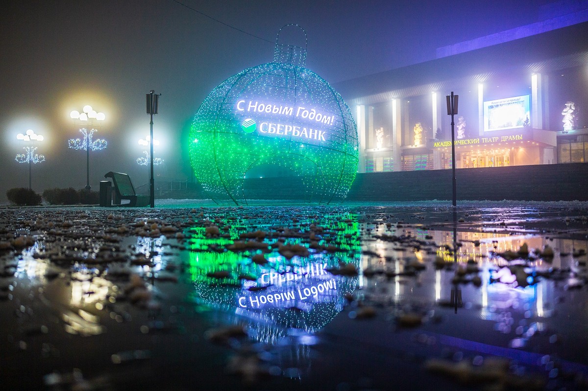 Пустые улицы, стук каблуков по брусчатке, вокруг туман. Как владимирские фотографы запечатлели зловещий декабрь?