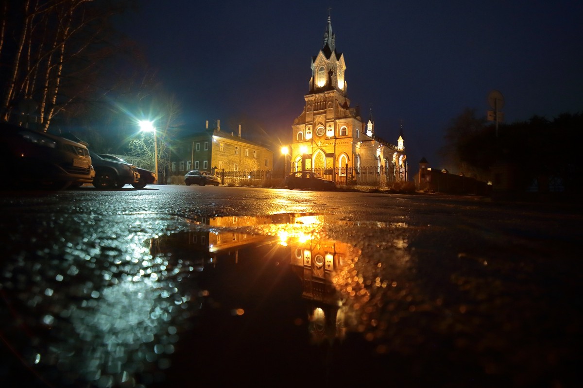 Пустые улицы, стук каблуков по брусчатке, вокруг туман. Как владимирские фотографы запечатлели зловещий декабрь?