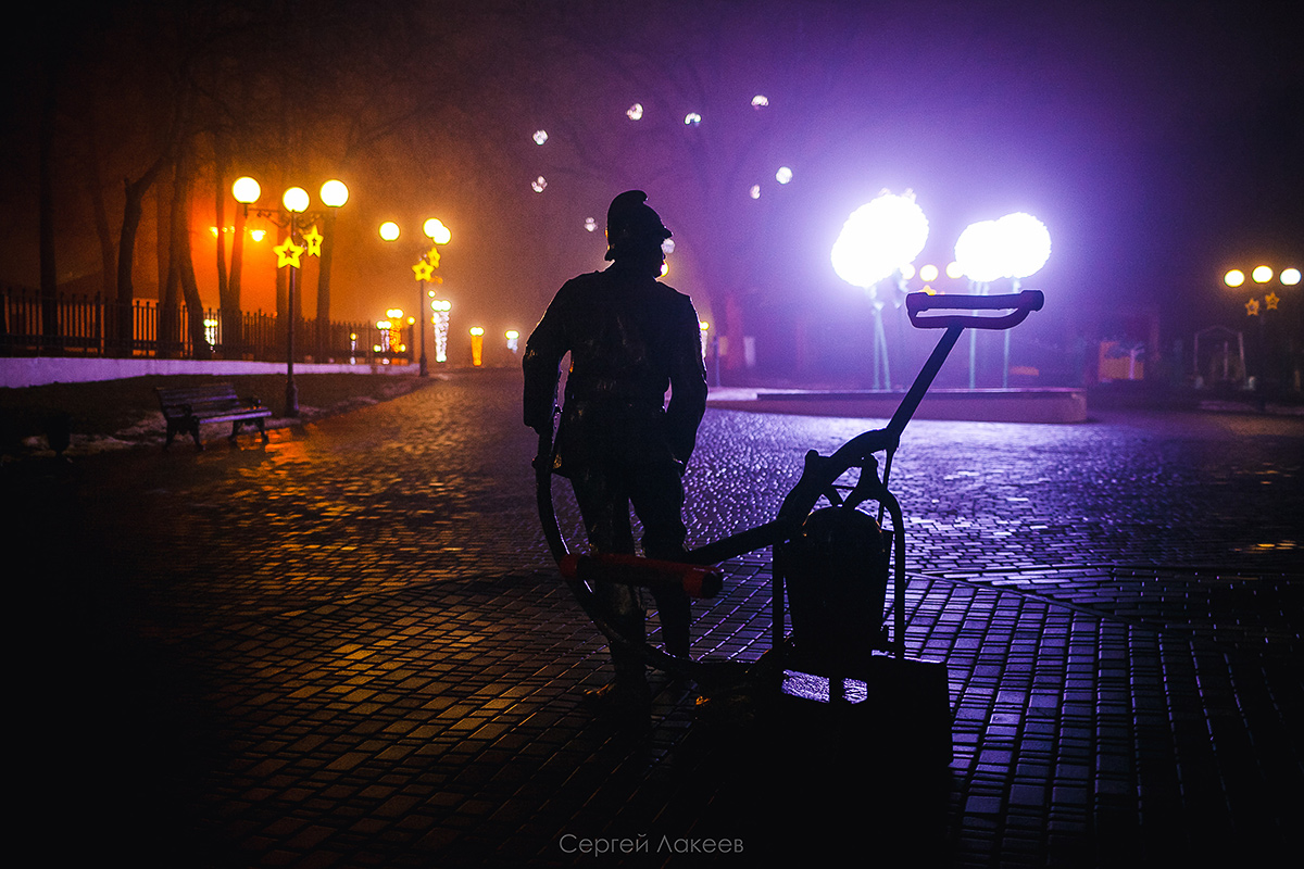 Пустые улицы, стук каблуков по брусчатке, вокруг туман. Как владимирские фотографы запечатлели зловещий декабрь?