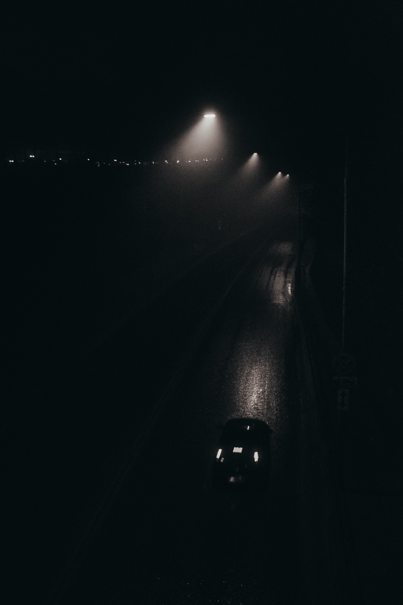 Пустые улицы, стук каблуков по брусчатке, вокруг туман. Как владимирские фотографы запечатлели зловещий декабрь?