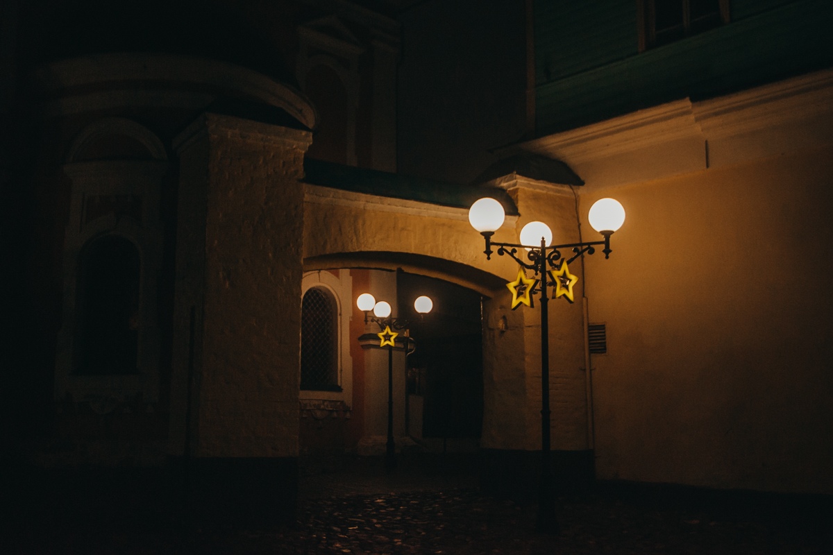 Пустые улицы, стук каблуков по брусчатке, вокруг туман. Как владимирские фотографы запечатлели зловещий декабрь?