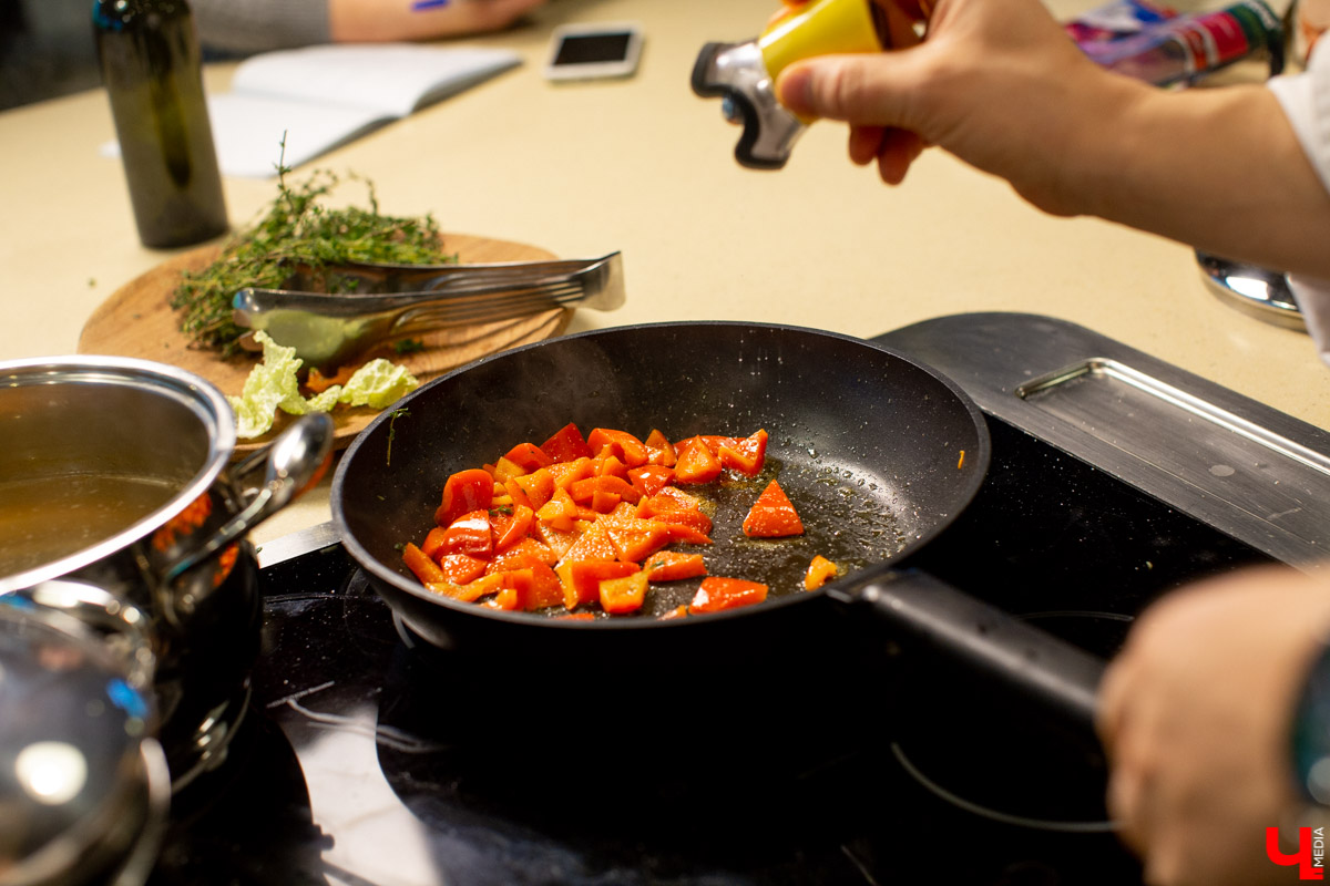 Александра Демидова из Студии событий вместе с бренд-шефом Орловским боролась с кулинарными предрассудками