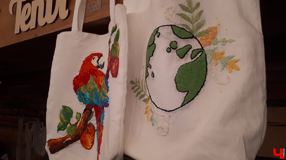 21 и 22 декабря во Владимире проходил «Новогодний маркет». Душевно и со вкусом горожане знакомились с творчеством мастеров