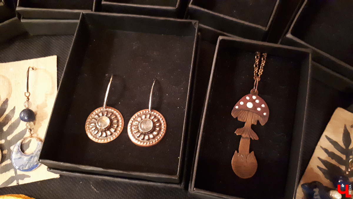 21 и 22 декабря во Владимире проходил «Новогодний маркет». Душевно и со вкусом горожане знакомились с творчеством мастеров