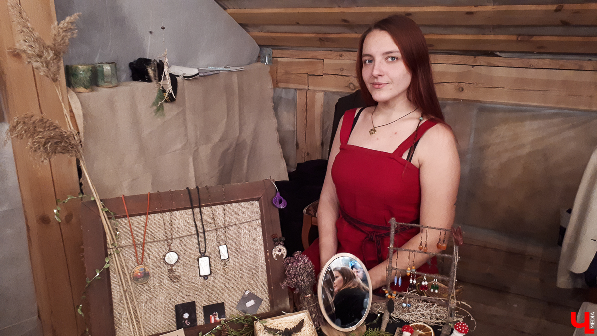 21 и 22 декабря во Владимире проходил «Новогодний маркет». Душевно и со вкусом горожане знакомились с творчеством мастеров