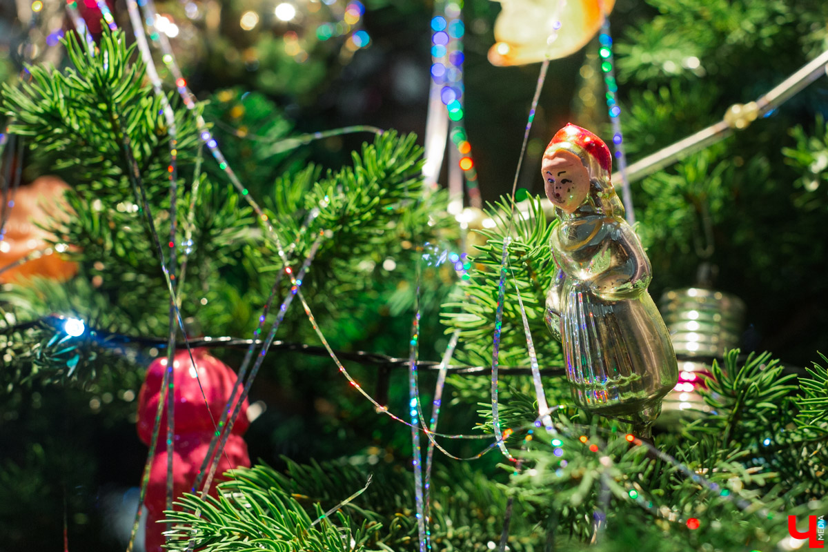 Как праздновали Рождество до революции? История ёлочных игрушек и открыток