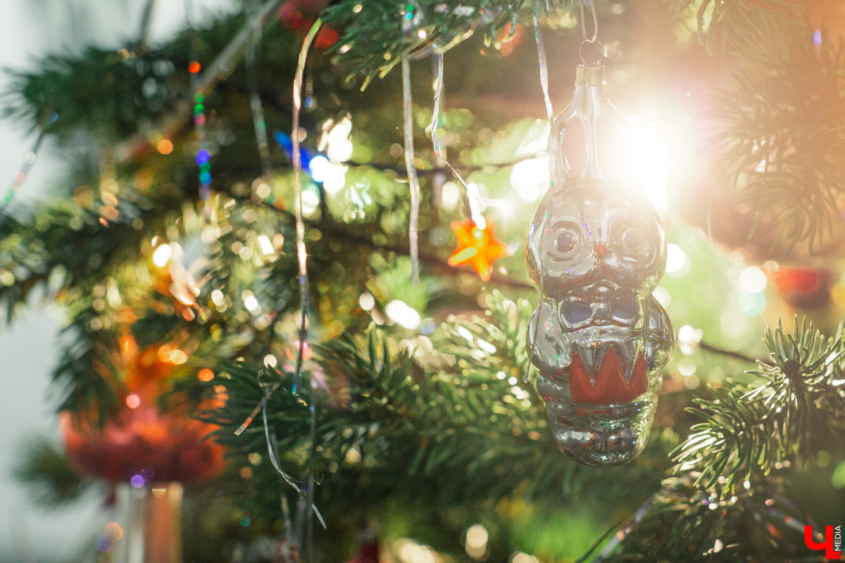 Как праздновали Рождество до революции? История ёлочных игрушек и открыток