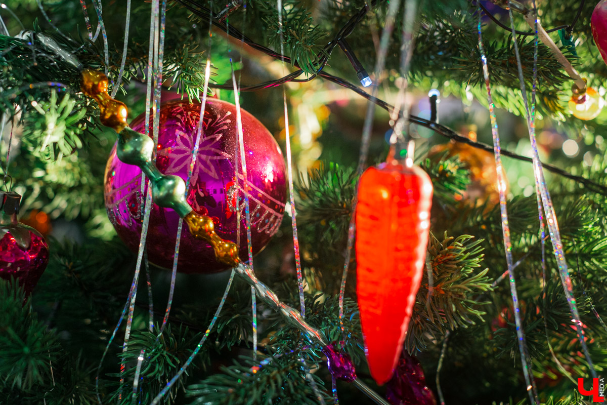 Как праздновали Рождество до революции? История ёлочных игрушек и открыток