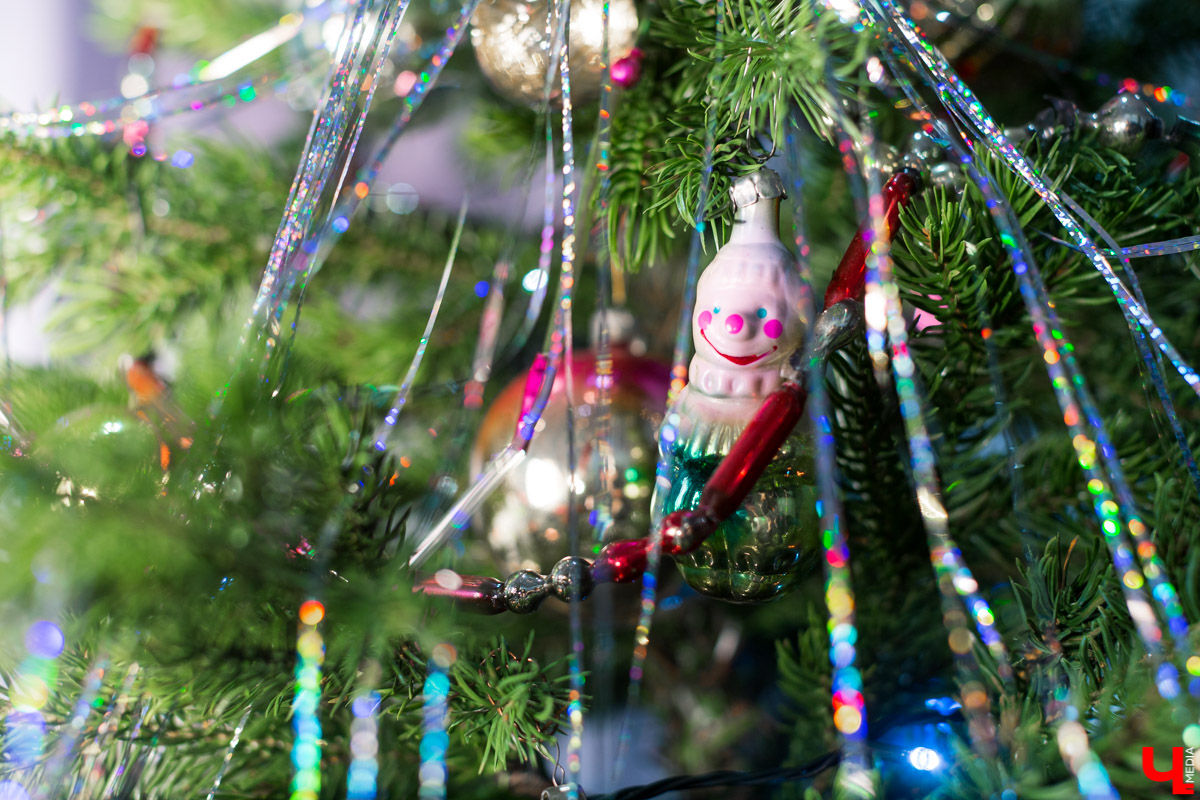 Как праздновали Рождество до революции? История ёлочных игрушек и открыток