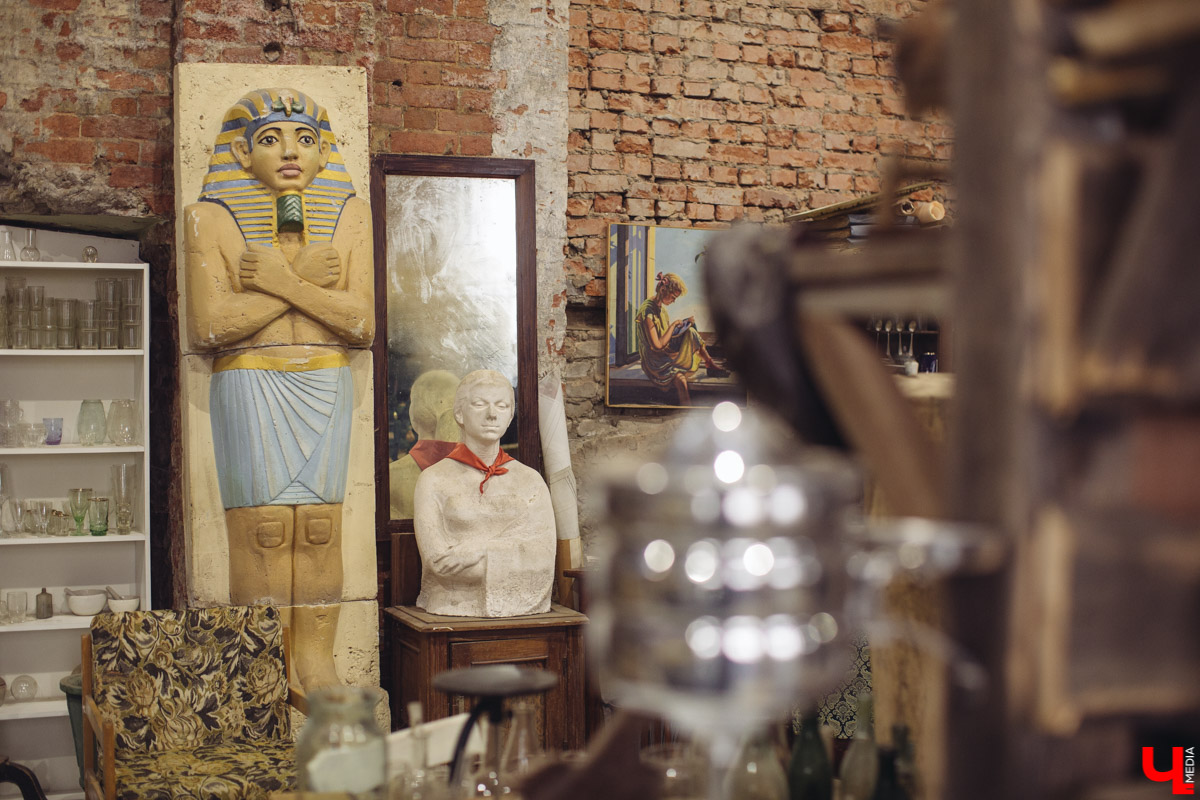 Мы знаем, куда обязательно стоит сходить любителям секонд-хендов, истории и эстетики прошлых лет. Ретро-склад никого не оставит равнодушным, и у нас на это пять причин