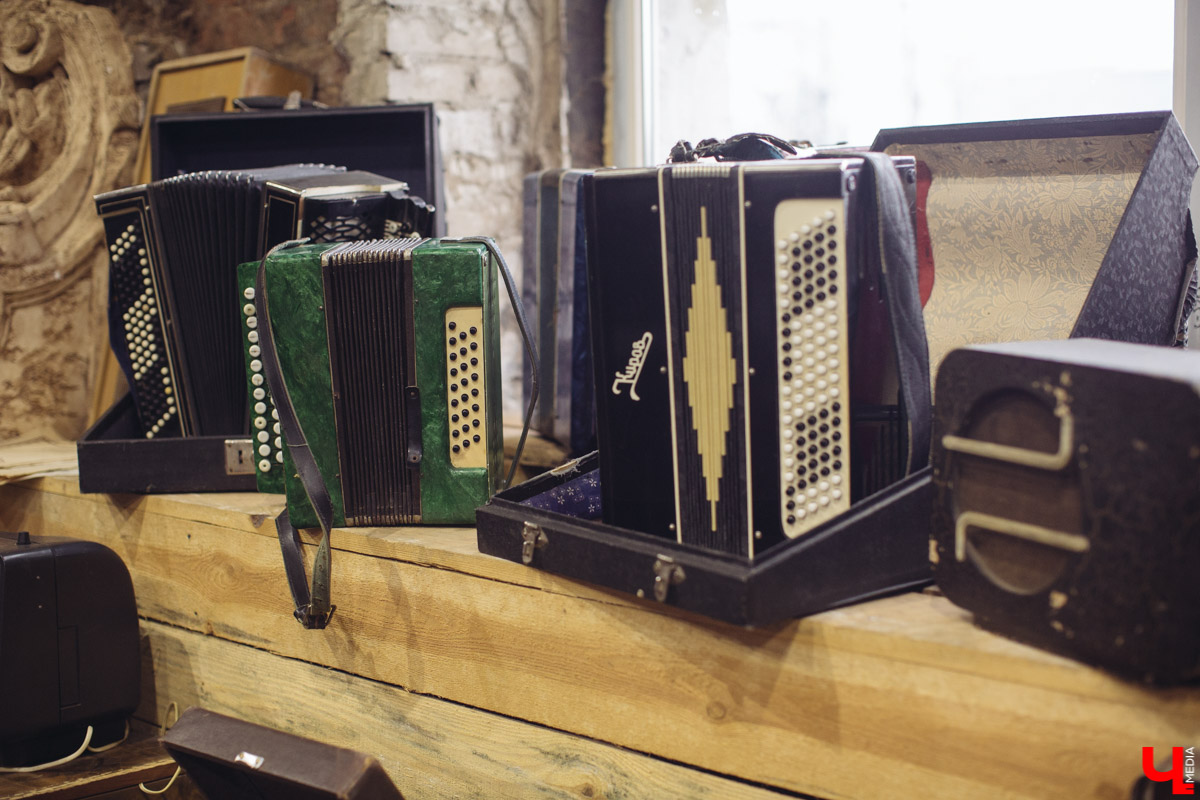 Мы знаем, куда обязательно стоит сходить любителям секонд-хендов, истории и эстетики прошлых лет. Ретро-склад никого не оставит равнодушным, и у нас на это пять причин