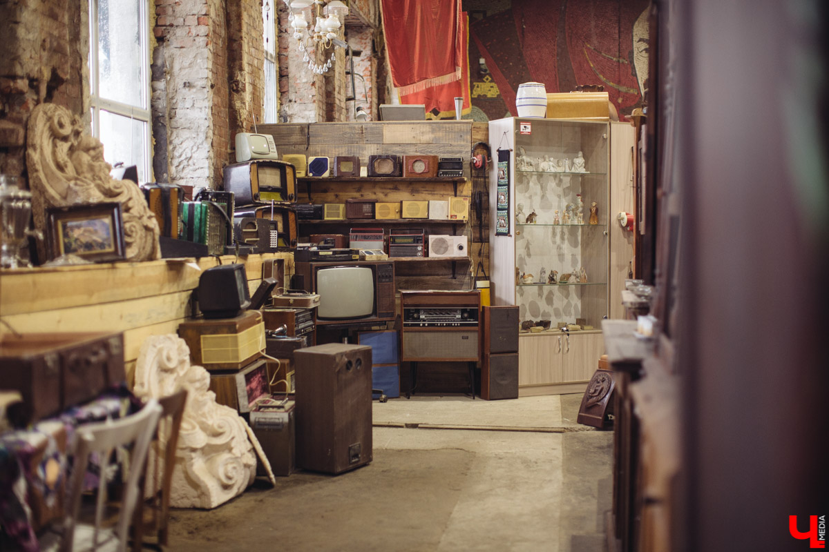 Мы знаем, куда обязательно стоит сходить любителям секонд-хендов, истории и эстетики прошлых лет. Ретро-склад никого не оставит равнодушным, и у нас на это пять причин