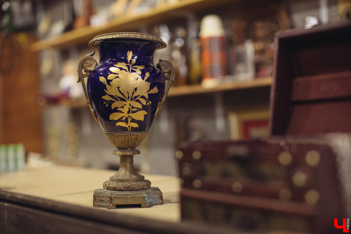 Мы знаем, куда обязательно стоит сходить любителям секонд-хендов, истории и эстетики прошлых лет. Ретро-склад никого не оставит равнодушным, и у нас на это пять причин