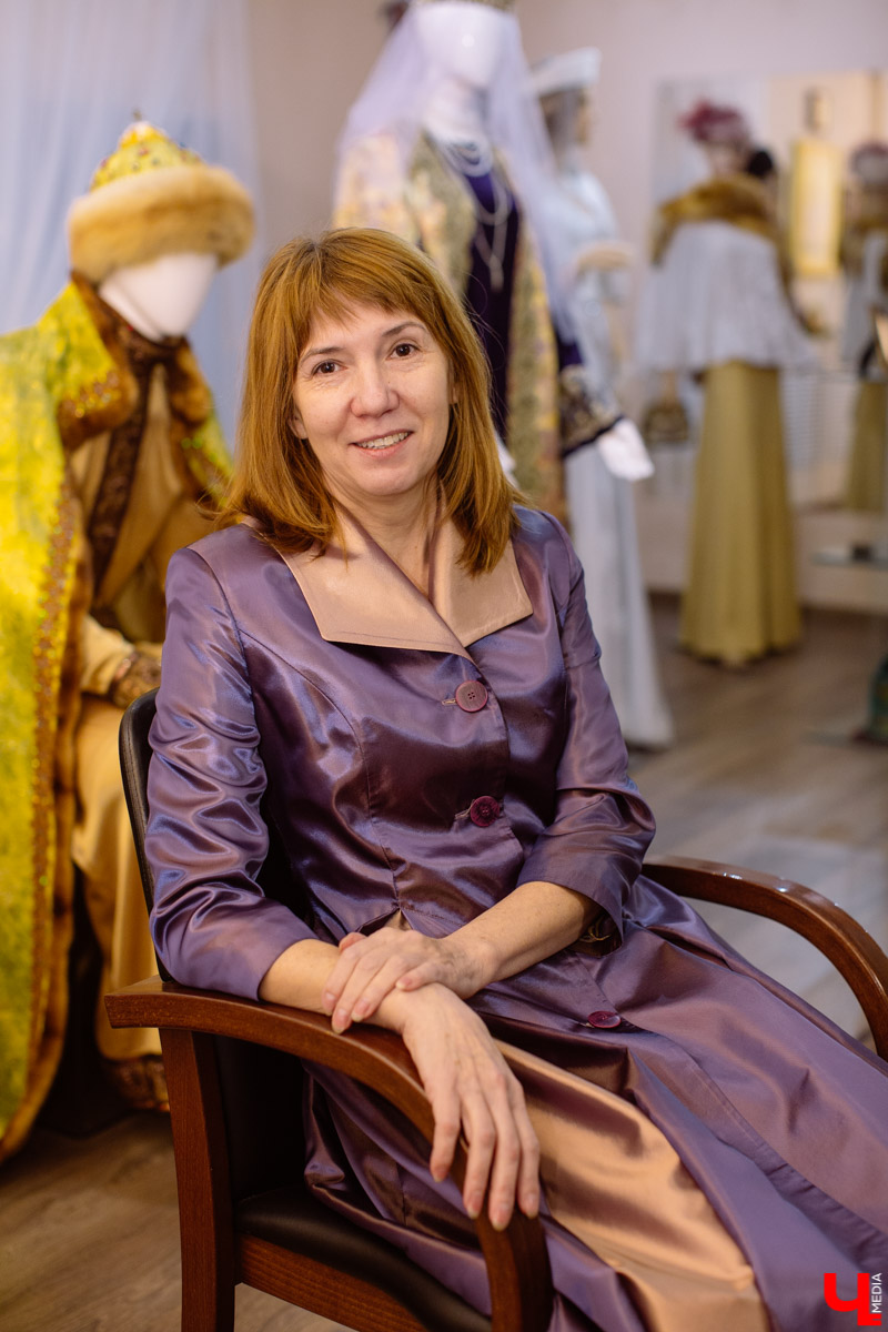 Дизайнер одежды Татьяна Фадеева выступила с необычной инициативой. Она предложила создать школу благородных девиц