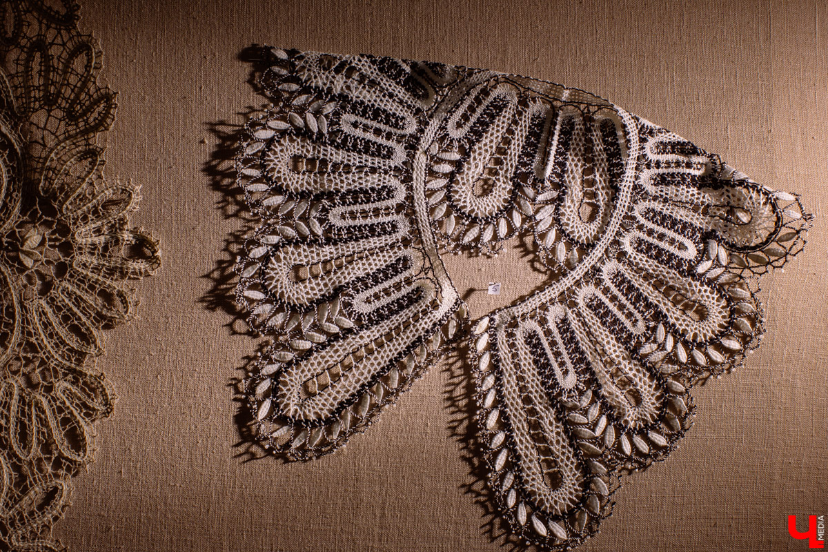 Дизайнер одежды Татьяна Фадеева выступила с необычной инициативой. Она предложила создать школу благородных девиц