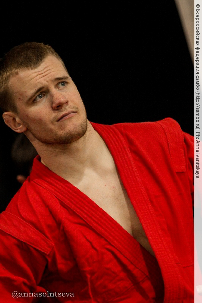 В преддверии Нового года мы поговорили с сильнейшими владимирскими спортсменами: велогонщиком Антоном Фолифоровым, боксером Рамазаном Дадаевым и самбистом Антоном Коноваловым