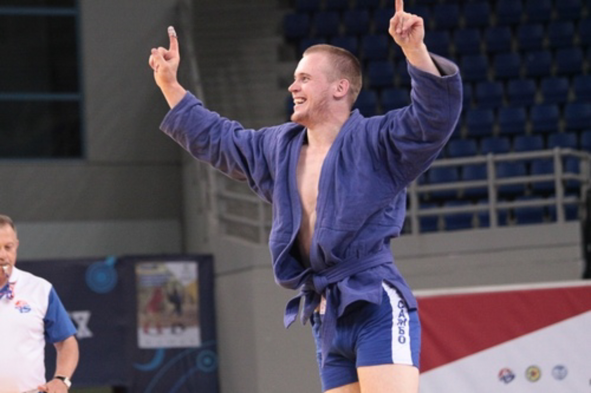 В преддверии Нового года мы поговорили с сильнейшими владимирскими спортсменами: велогонщиком Антоном Фолифоровым, боксером Рамазаном Дадаевым и самбистом Антоном Коноваловым