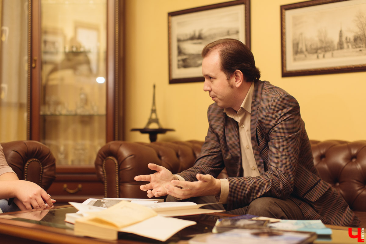 Александр Капусткин - владимирский поэт-песенник. Совсем недавно он начал несколько интересных проектов, и мы попросили о них рассказать