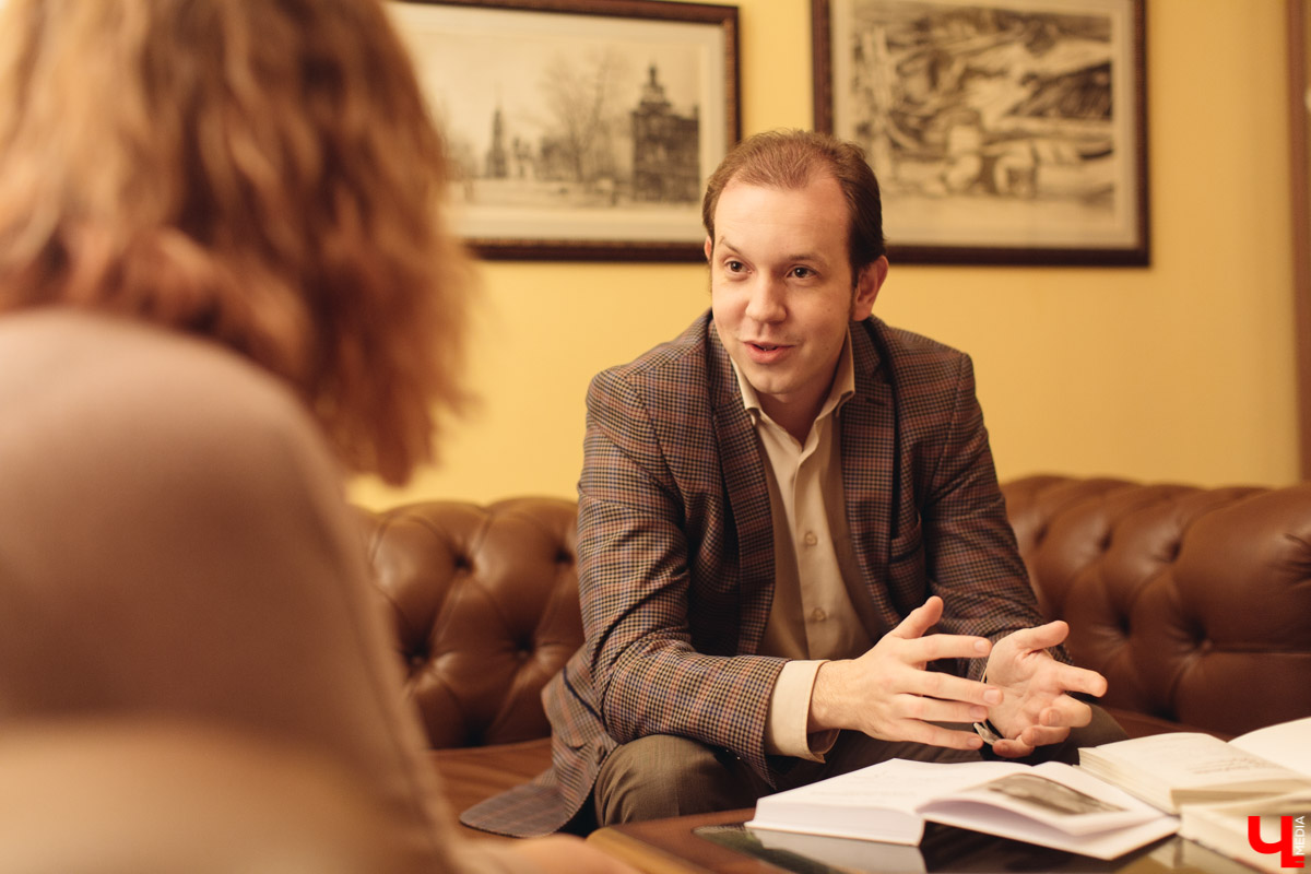 Александр Капусткин - владимирский поэт-песенник. Совсем недавно он начал несколько интересных проектов, и мы попросили о них рассказать