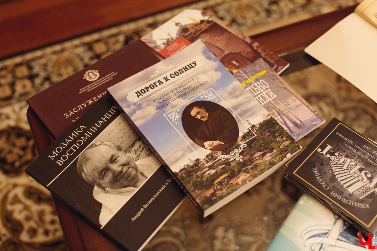 Александр Капусткин - владимирский поэт-песенник. Совсем недавно он начал несколько интересных проектов, и мы попросили о них рассказать