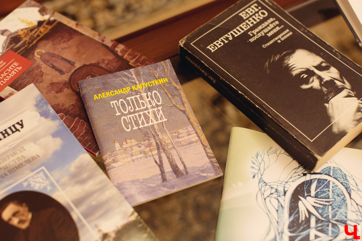 Александр Капусткин - владимирский поэт-песенник. Совсем недавно он начал несколько интересных проектов, и мы попросили о них рассказать