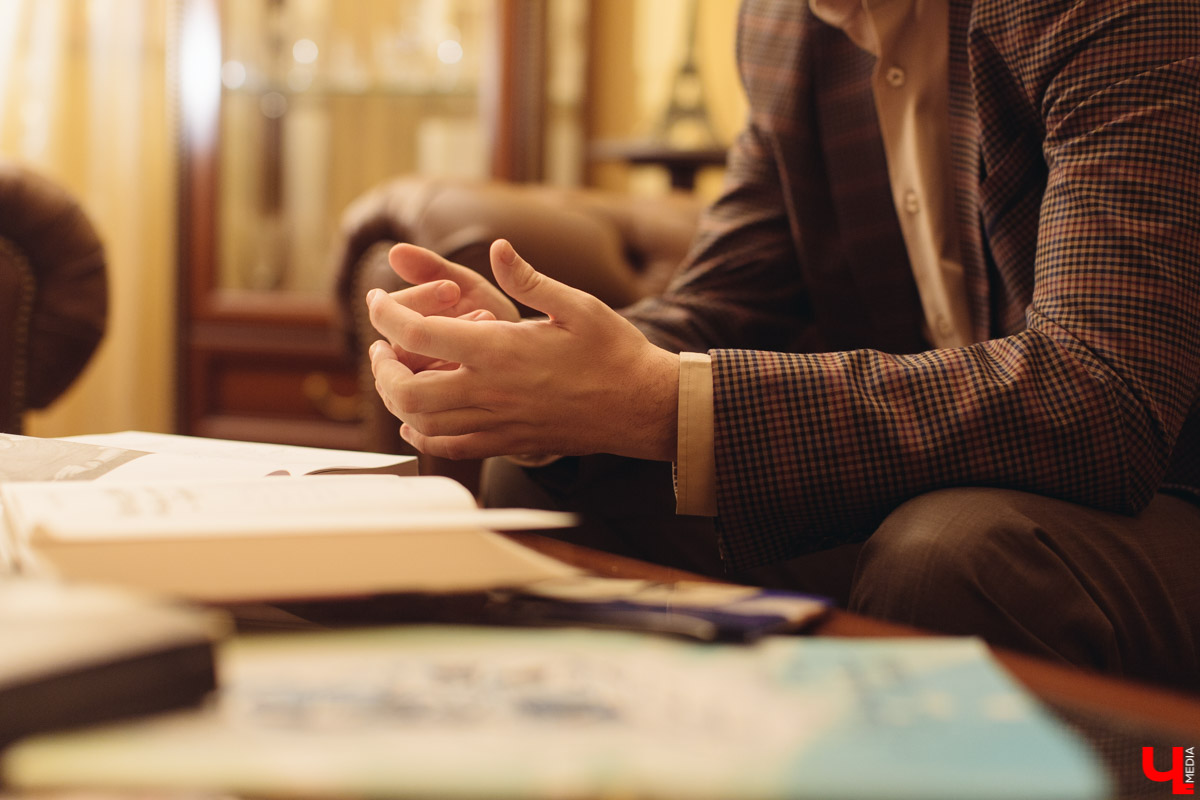 Александр Капусткин - владимирский поэт-песенник. Совсем недавно он начал несколько интересных проектов, и мы попросили о них рассказать