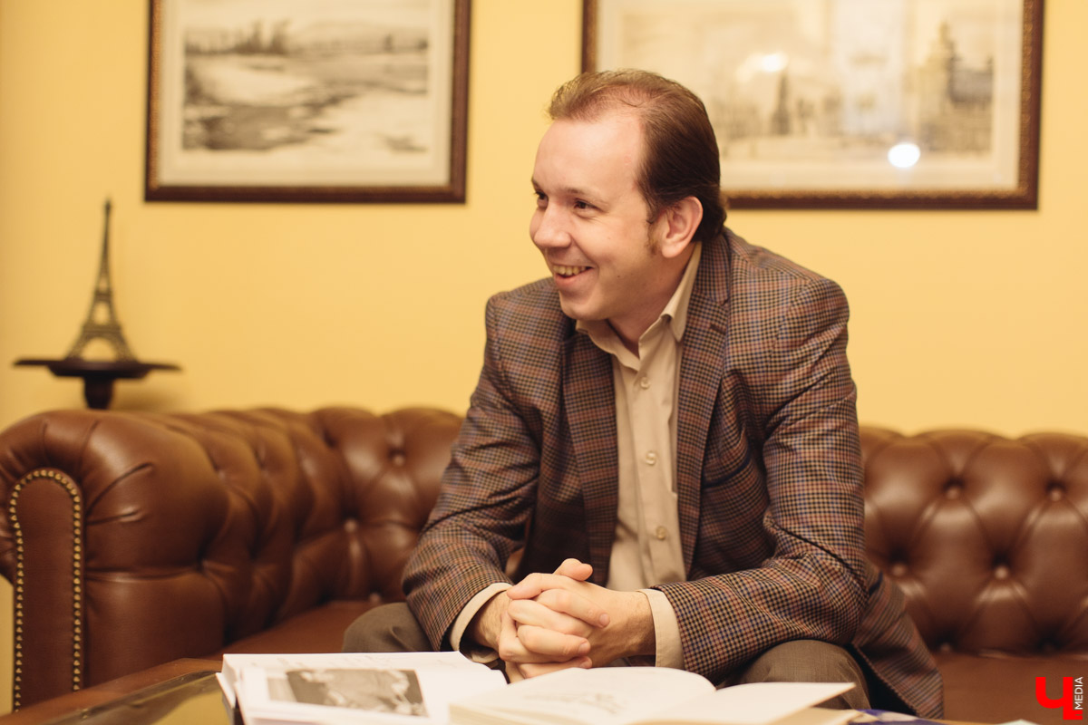 Александр Капусткин - владимирский поэт-песенник. Совсем недавно он начал несколько интересных проектов, и мы попросили о них рассказать