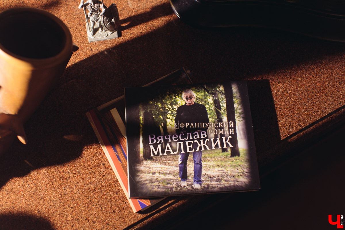 Александр Капусткин - владимирский поэт-песенник. Совсем недавно он начал несколько интересных проектов, и мы попросили о них рассказать