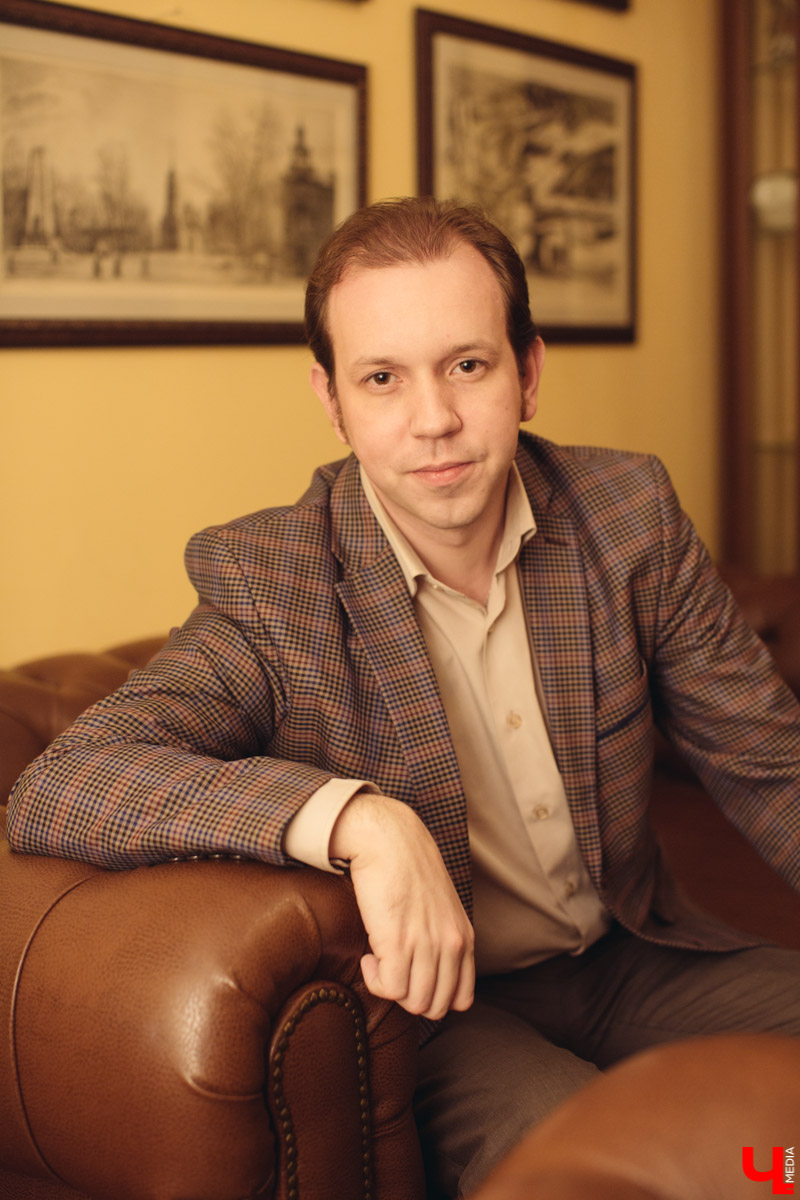 Александр Капусткин - владимирский поэт-песенник. Совсем недавно он начал несколько интересных проектов, и мы попросили о них рассказать