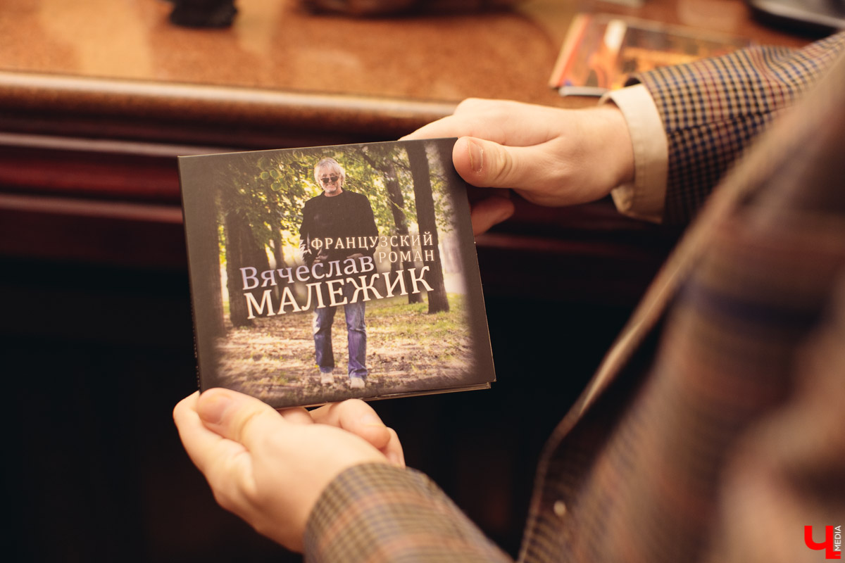 Александр Капусткин - владимирский поэт-песенник. Совсем недавно он начал несколько интересных проектов, и мы попросили о них рассказать