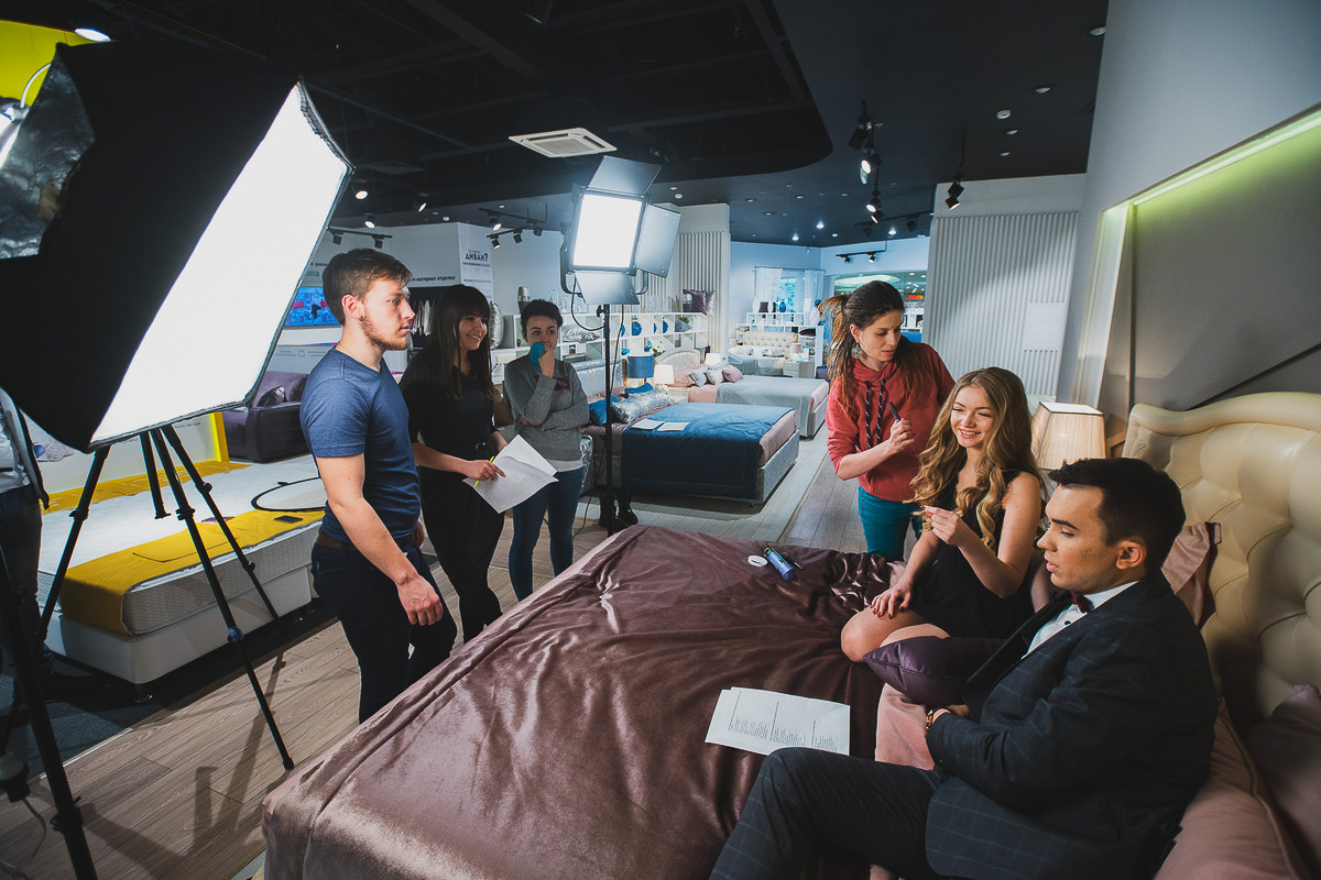 Как успеть все и не сойти с ума? Этим вопросом перед Новым годом задаются многие. Сотрудница студии видеопроизводства «Новый день» на своем примере показывает, как управляться с дедлайнами и оставаться счастливой на работе