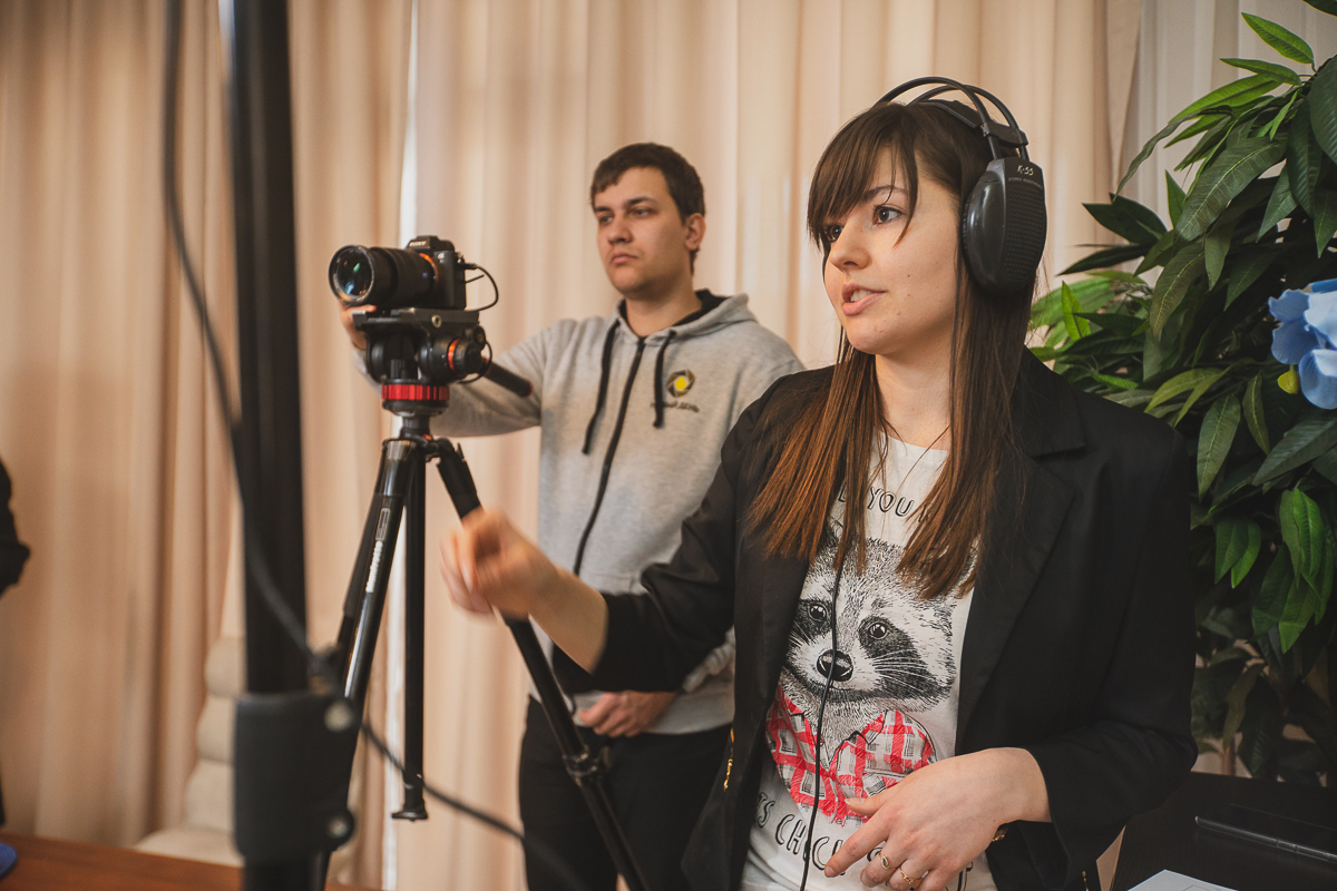 Как успеть все и не сойти с ума? Этим вопросом перед Новым годом задаются многие. Сотрудница студии видеопроизводства «Новый день» на своем примере показывает, как управляться с дедлайнами и оставаться счастливой на работе