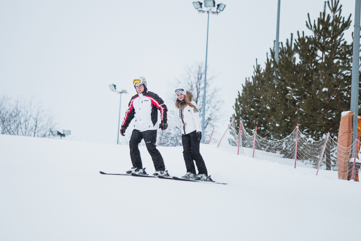 Снега нет, но вы держитесь. Если же без настоящей зимы не прожить, отправляйтесь на горнолыжные склоны - там уже открыт сезон