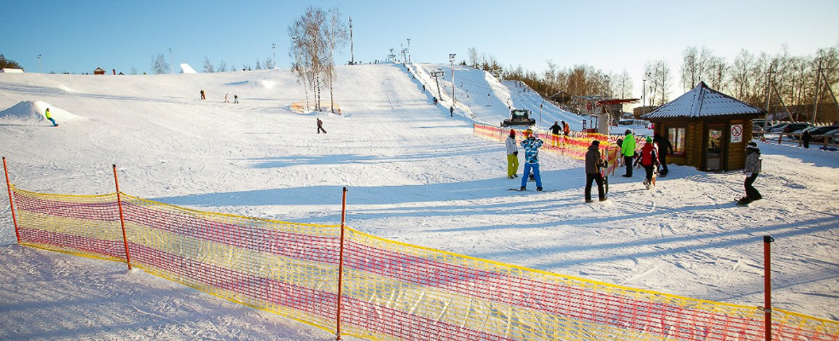 Снега нет, но вы держитесь. Если же без настоящей зимы не прожить, отправляйтесь на горнолыжные склоны - там уже открыт сезон