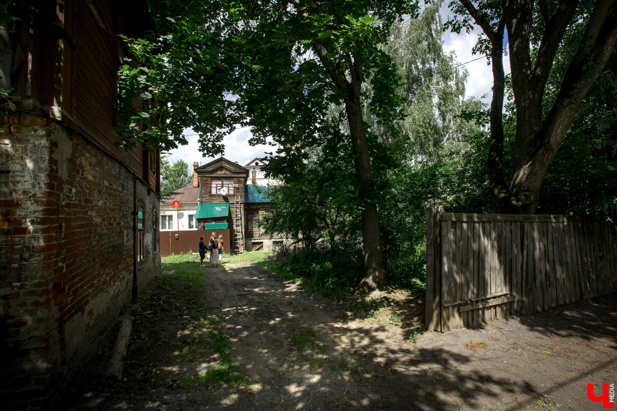 Летом во Владимире работала архитектурная школа «Точка роста». Студенты изучали исторический центр города и предлагали свои варианты реновации. Проект готов, и мы решили его показать