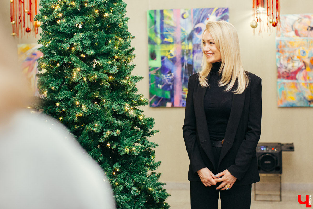 20 декабря в лофт-пространстве “Фабрика” прошло торжественное открытие выставки картин современной художницы Маши Ладиловой