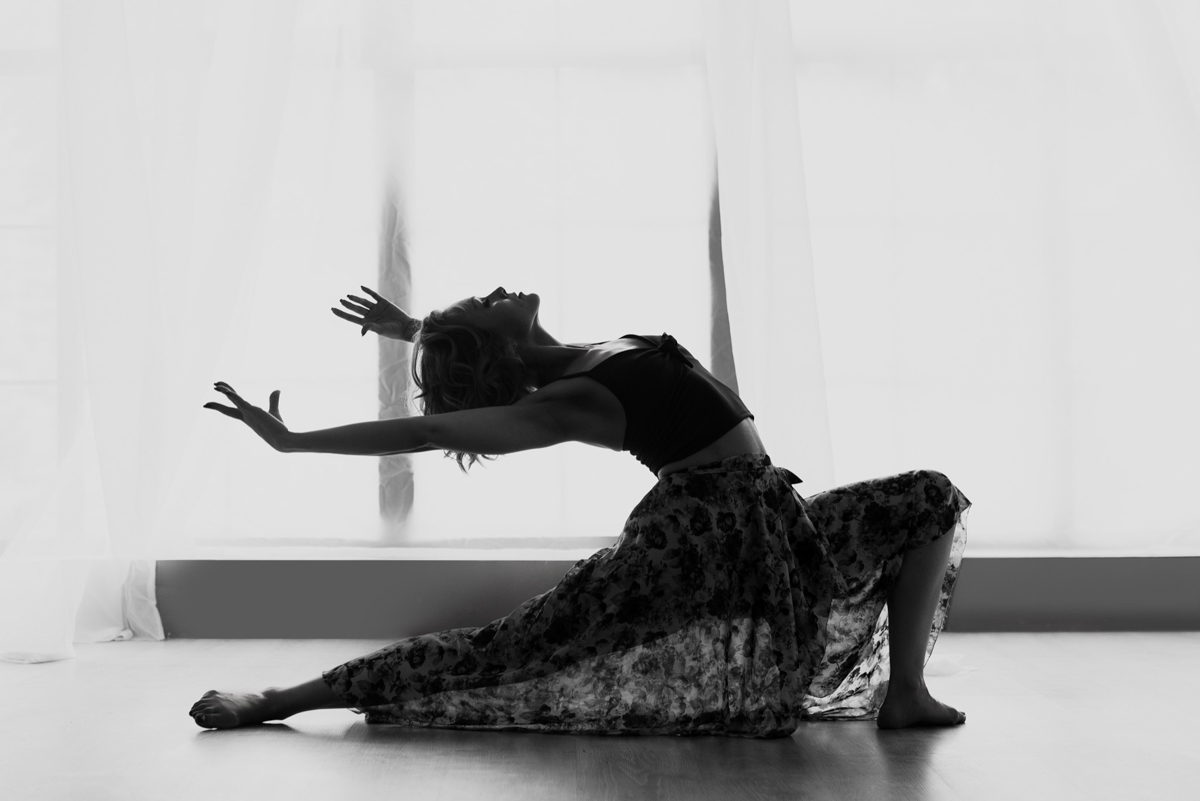 Мир танцовщицы — это не только отточенные движения, сцена, цветы и бурные овации, но и трогательные истории и забавные казусы, которые зачастую рассказывают только подругам по секрету. Нам удалось стать такой подругой для пяти владимирских барышень, живущих в ритме танца уже очень давно