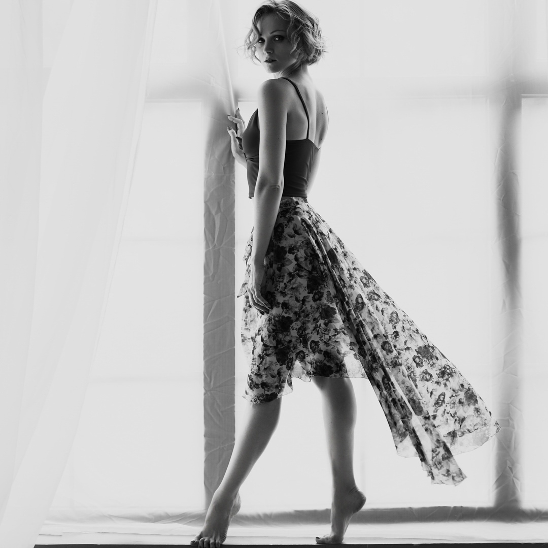 Мир танцовщицы — это не только отточенные движения, сцена, цветы и бурные овации, но и трогательные истории и забавные казусы, которые зачастую рассказывают только подругам по секрету. Нам удалось стать такой подругой для пяти владимирских барышень, живущих в ритме танца уже очень давно