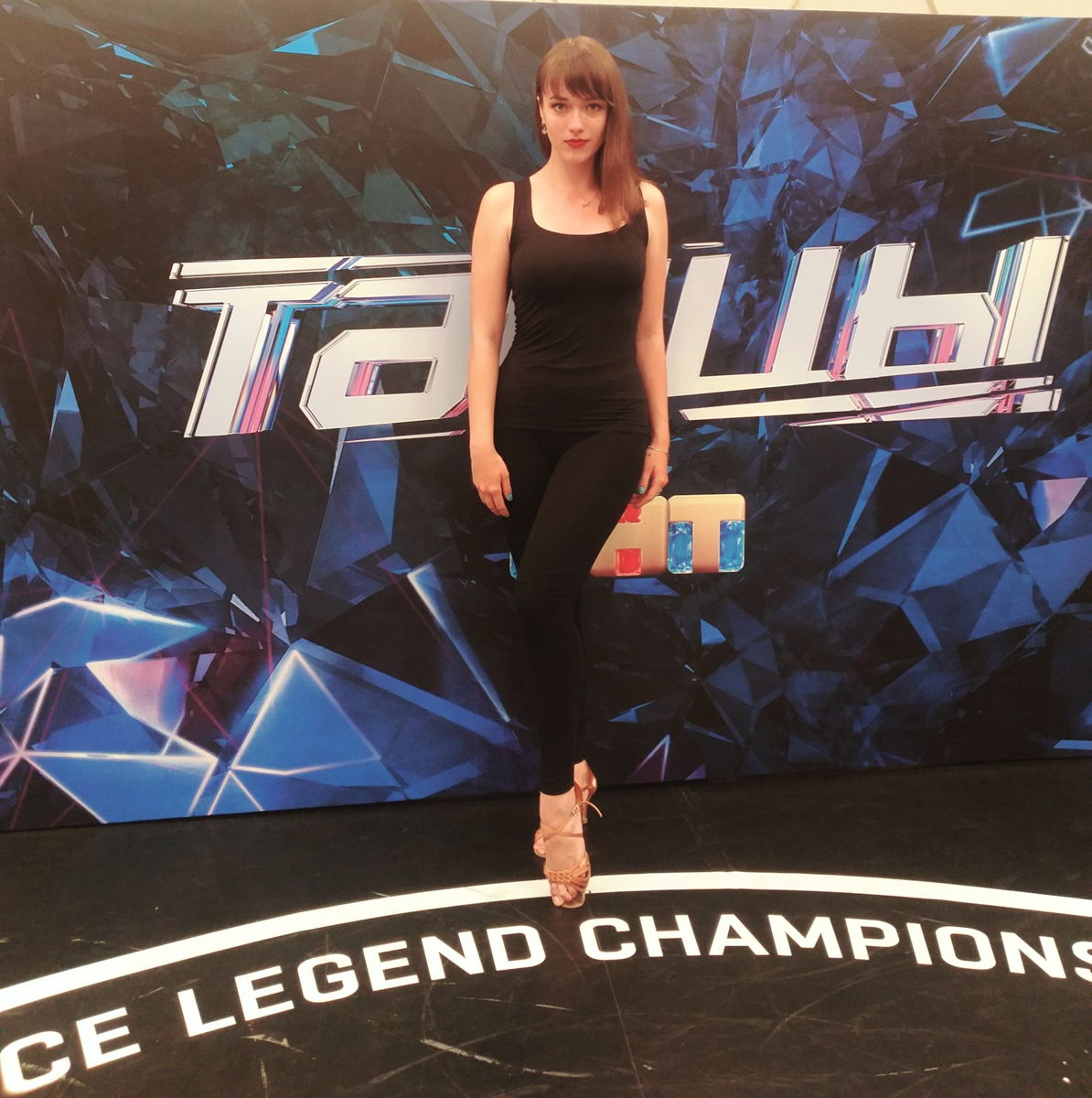 Мир танцовщицы — это не только отточенные движения, сцена, цветы и бурные овации, но и трогательные истории и забавные казусы, которые зачастую рассказывают только подругам по секрету. Нам удалось стать такой подругой для пяти владимирских барышень, живущих в ритме танца уже очень давно