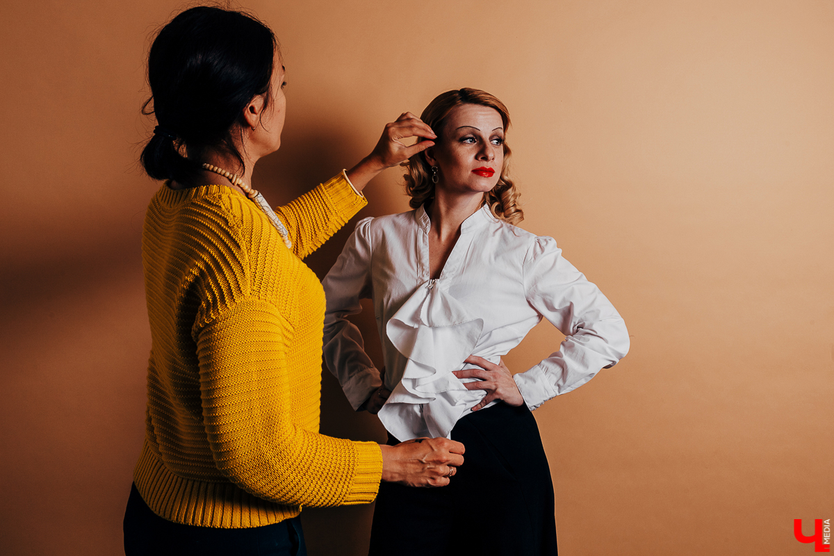 В умелых руках опытного визажиста человек легко превращается не только в фантастического героя, но и во вполне реального. Нырнуть в прошлое - тоже не проблема. Сделать из вас, скажем, голливудскую звезду 30-х годов можно за каких-то пару часов. Почувствовать себя в роли культовой личности решили и мы, перевоплотившись в Марлен Дитрих