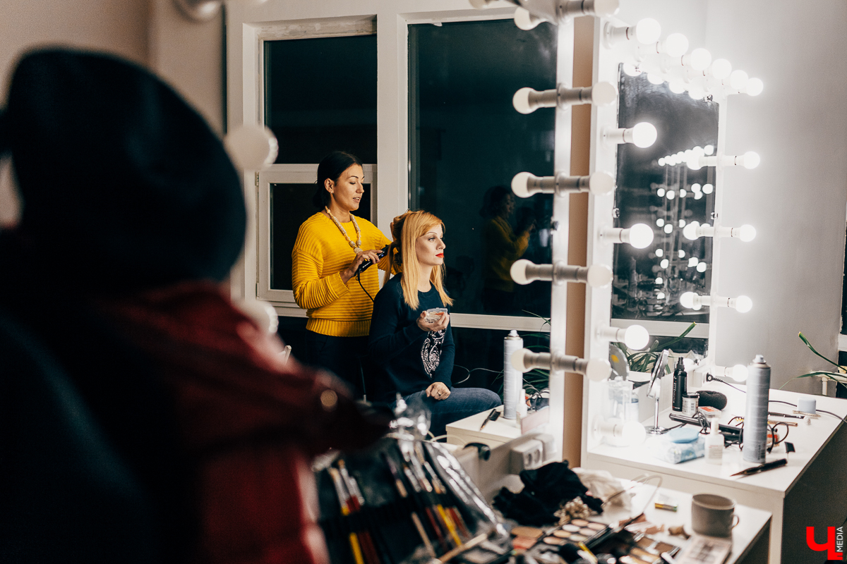 В умелых руках опытного визажиста человек легко превращается не только в фантастического героя, но и во вполне реального. Нырнуть в прошлое - тоже не проблема. Сделать из вас, скажем, голливудскую звезду 30-х годов можно за каких-то пару часов. Почувствовать себя в роли культовой личности решили и мы, перевоплотившись в Марлен Дитрих