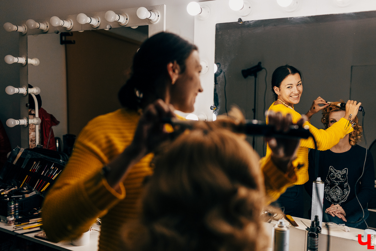 В умелых руках опытного визажиста человек легко превращается не только в фантастического героя, но и во вполне реального. Нырнуть в прошлое - тоже не проблема. Сделать из вас, скажем, голливудскую звезду 30-х годов можно за каких-то пару часов. Почувствовать себя в роли культовой личности решили и мы, перевоплотившись в Марлен Дитрих