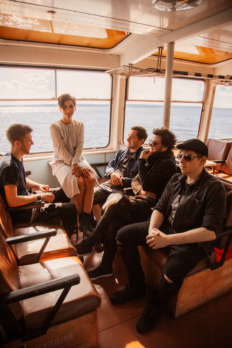 В 2010 году их песня «Нулевой километр» заняла первое место в программе «Чартова дюжина» «Нашего Радио», а в этом году они выпустили альбом «без.даты.2019» и уже 1 ноября собираются приехать и сыграть новые песни к нам во Владимир. Речь идет, конечно же, о казанской группе «Мураками»